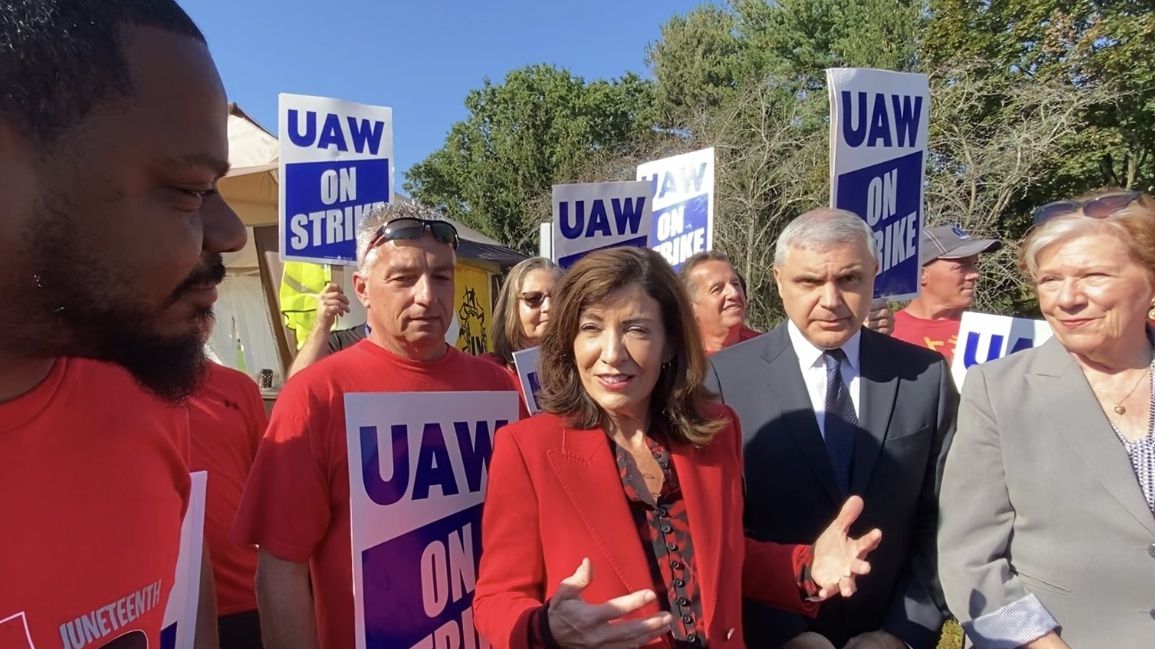 Hochul joins striking UAW workers - Vimarsana News